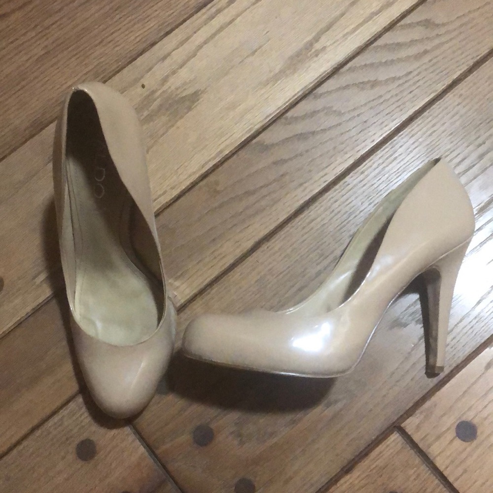 Aldo nude/tan heels